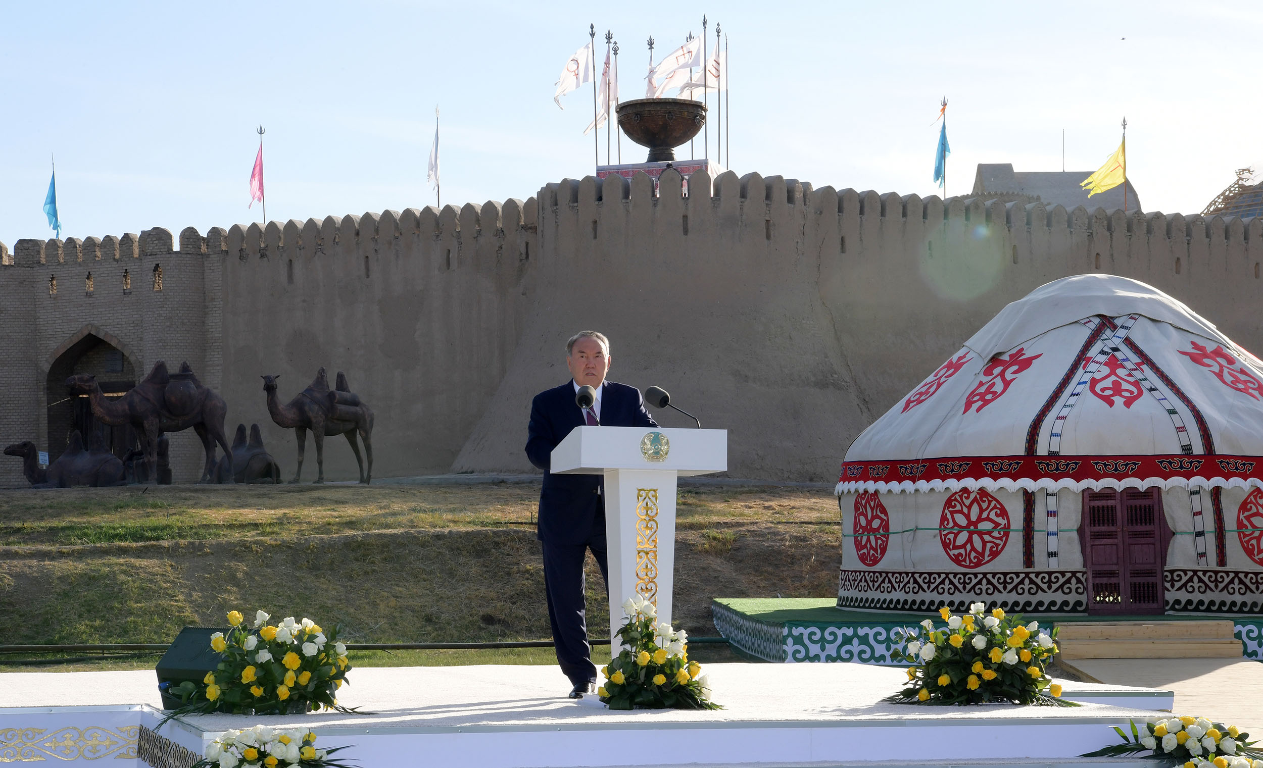 Нұрсұлтан Назарбаев Түркістанды ілгерілету ісінде тұрғындарға табыс тіледі