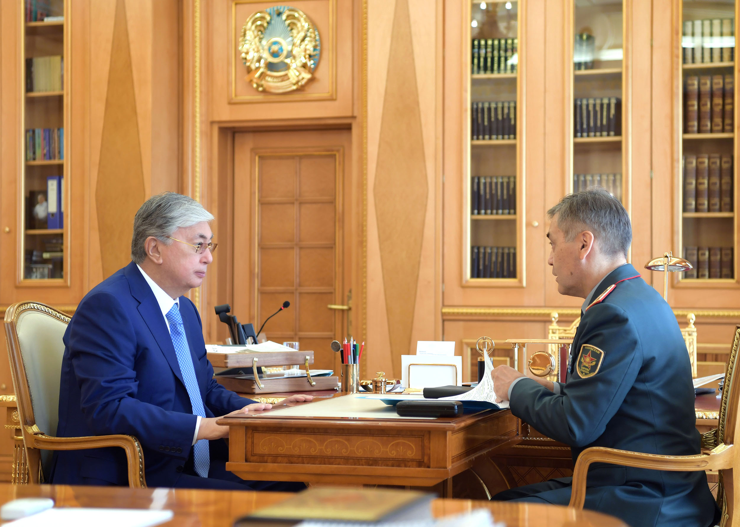 Токаев принял министра обороны Нурлана Ермекбаева