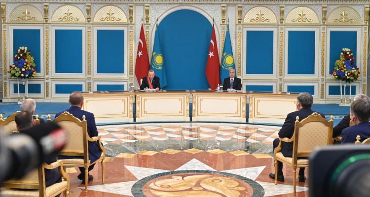 Президенты Турции Реджеп Эрдоган и Казахстана Касым-Жомарт Токаев