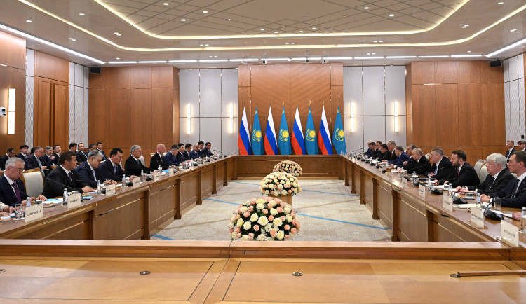 Қазақстан мен Ресей президенттері кеңейтілген құрамда келіссөз жүргізді