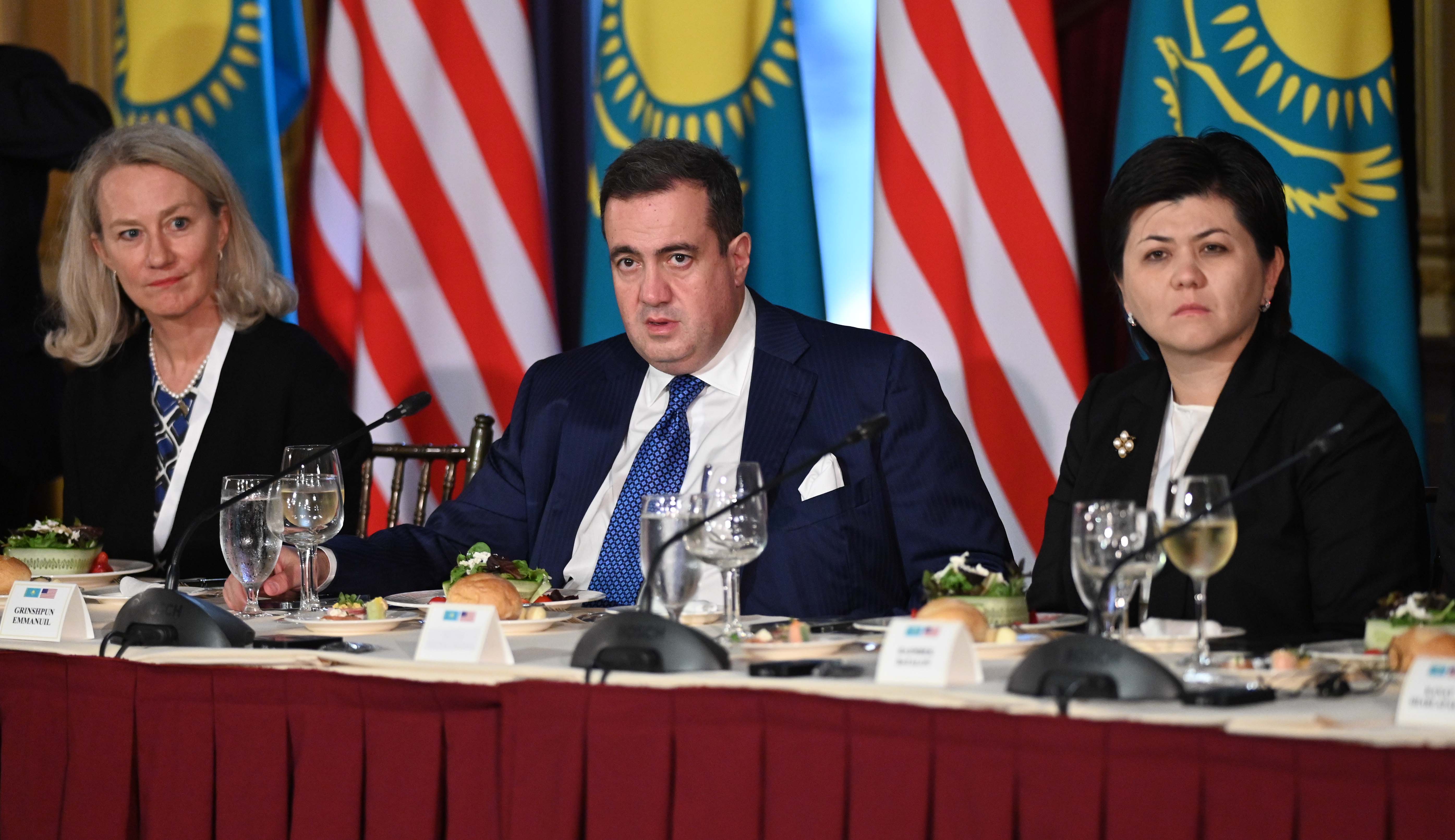 1663635144 DSC 3393 Глава государства принял участие в работе казахско-американского инвестиционного круглого стола.