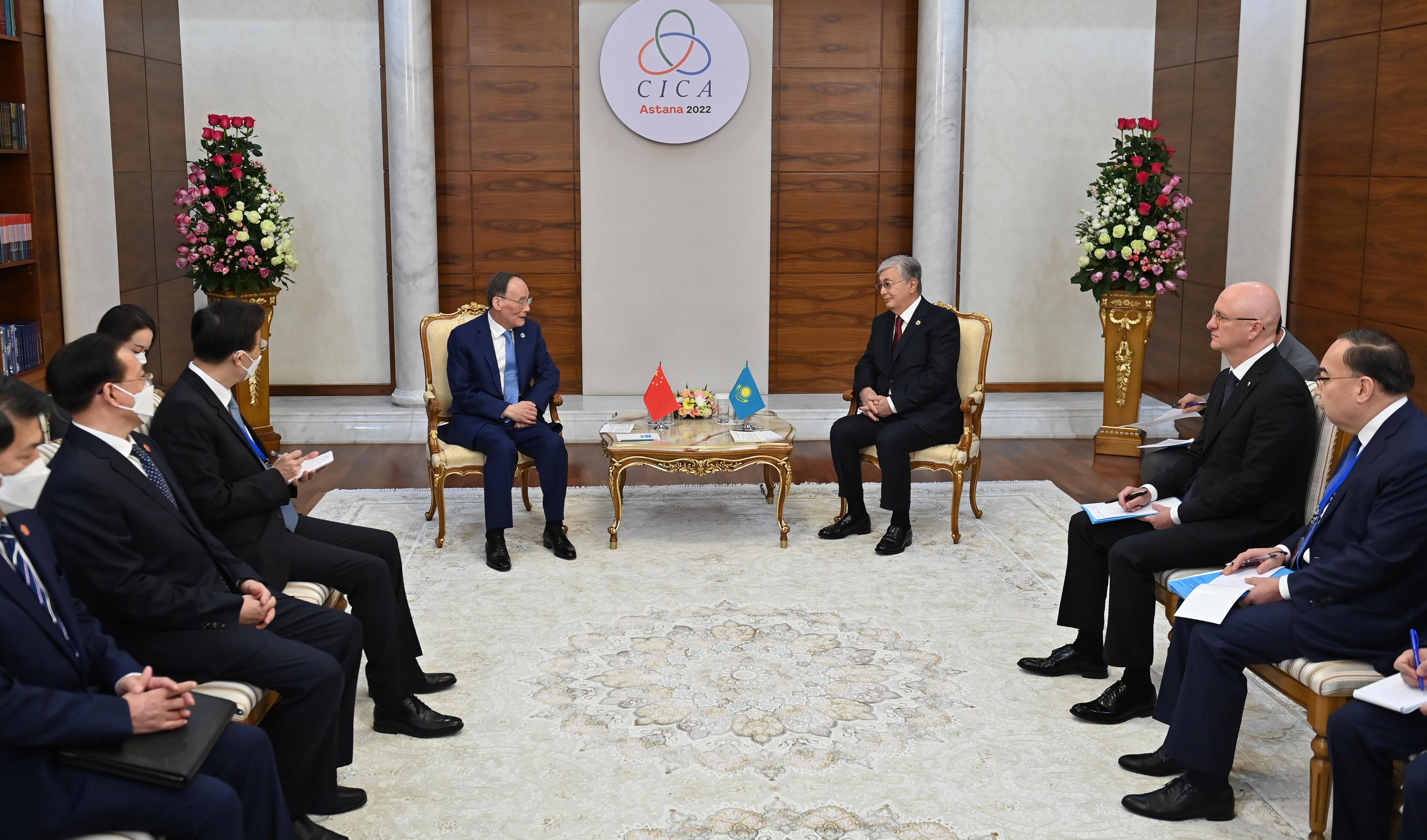 Президент провел встречу с заместителем Председателя Китайской Народной Республики Ван Цишанем
