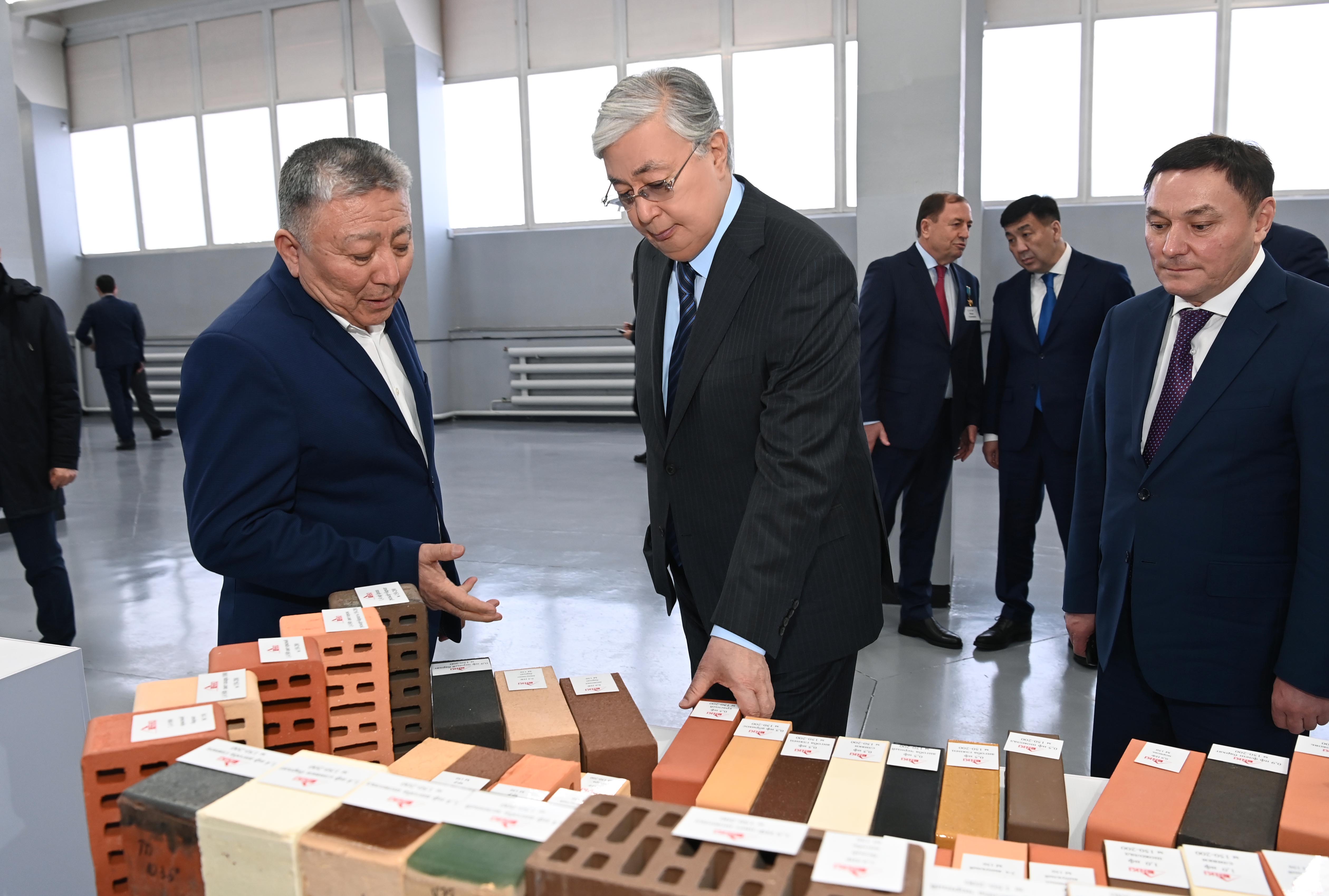 Тоқаев  «Астана-Нан Chemicals» зауытының жұмысымен танысты