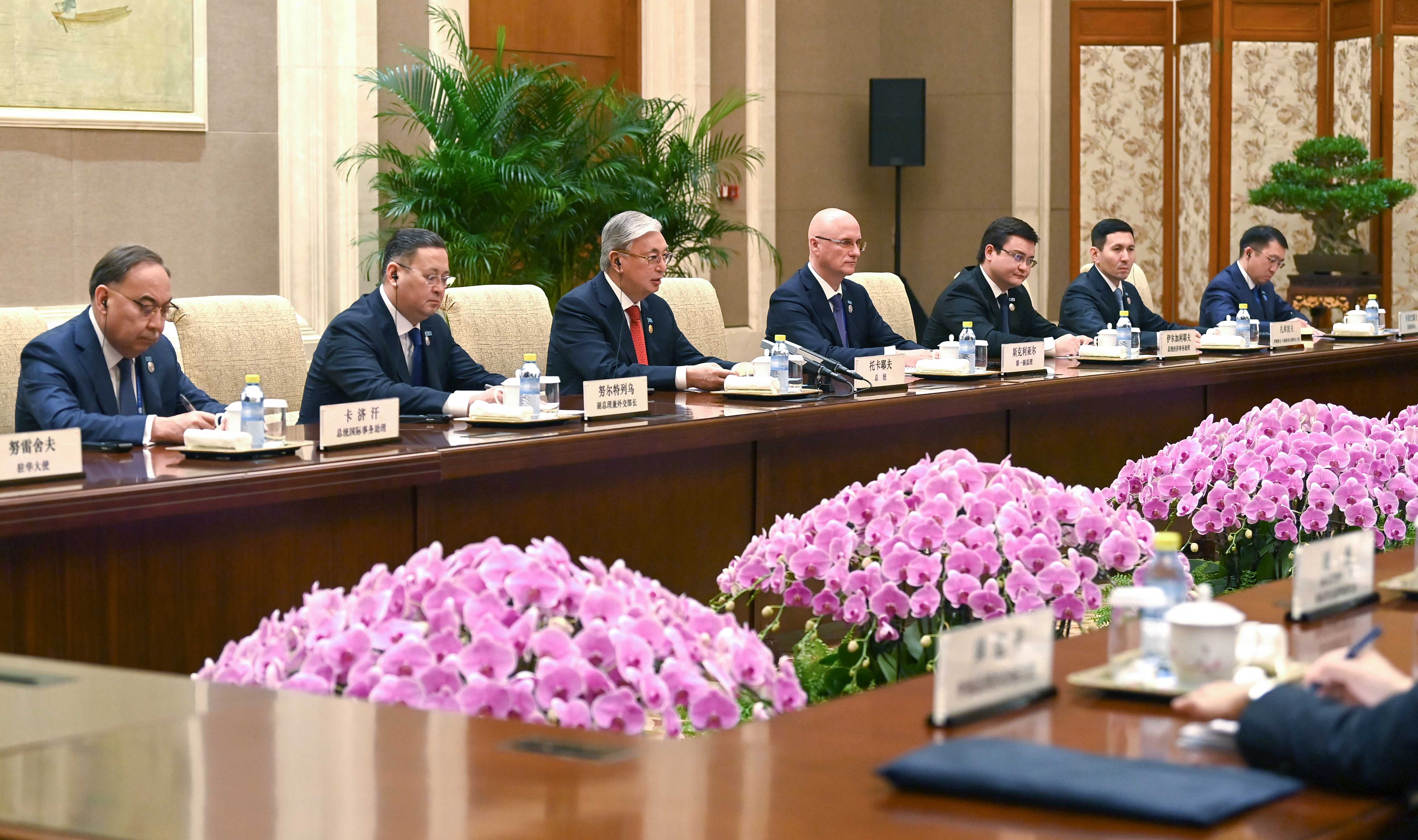 Тоқаев ҚХР Мемлекеттік кеңесінің Премьері Ли Цянмен кездесті